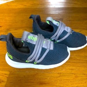 Toddler Adidas pull on sneakers size 7
